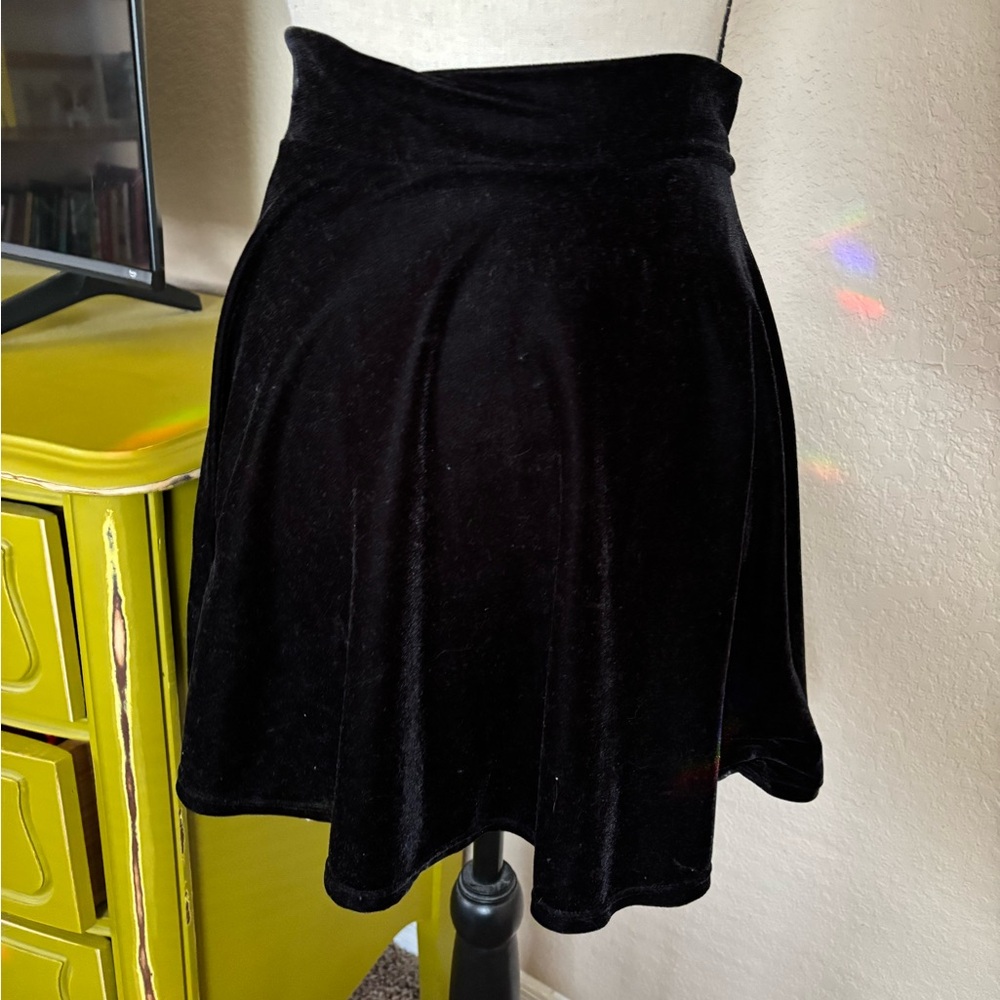 Vintage Inspo Elegant Black Velvet Mini Skirt S